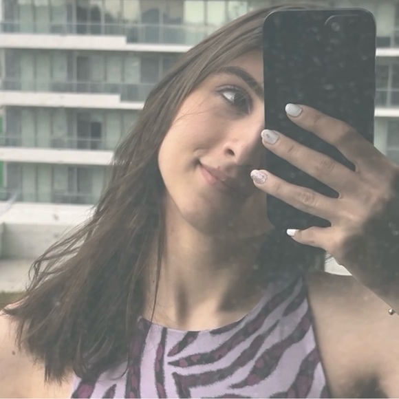 Meet your Posher, Azin - Picture 1 of 2